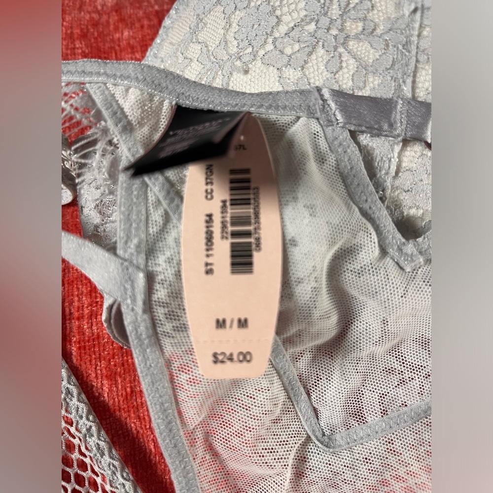 RARE! NWT, NWOT Victoria's Secret Silver Icy Lace Bra & Thong Panty Set 34C, M - Picture 6 of 6
